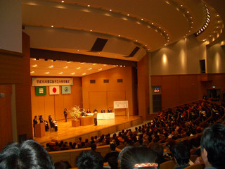 市立大卒業式2004
